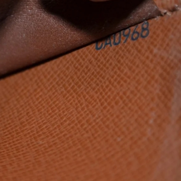 Authentic Louis Vuitton Zippy Wallet - Picture 10 of 12